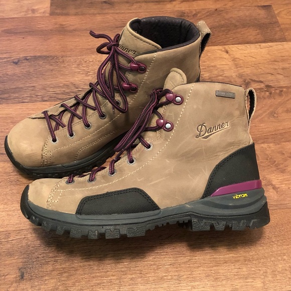 danner women's stronghold
